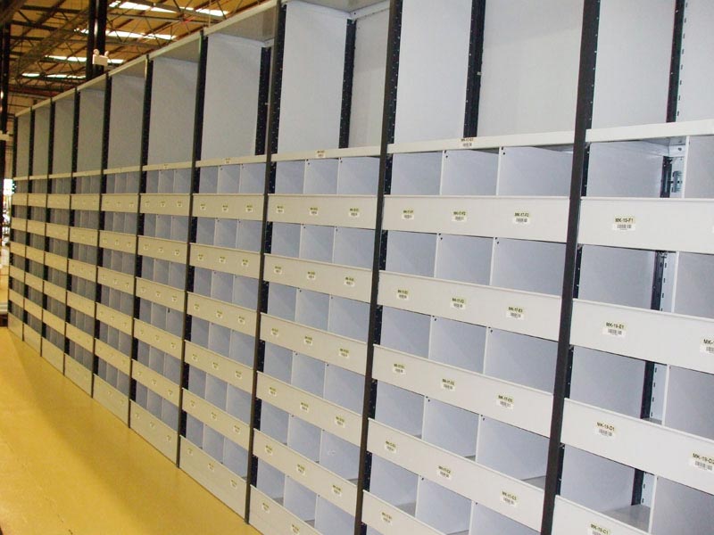 Picking shelving in distribution centre