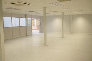 Steel partitions with suspended ceiling