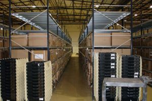 Longspan shelving with steel decks