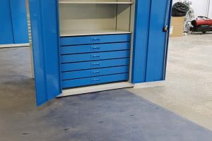 Workshop cabinet with drawers