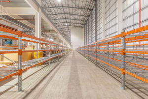 Low level racking with mesh levels