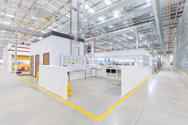 Enclosed Environments for Aerospace Engineering Facility - Avanta UK Enclosed environments created with steel partitions